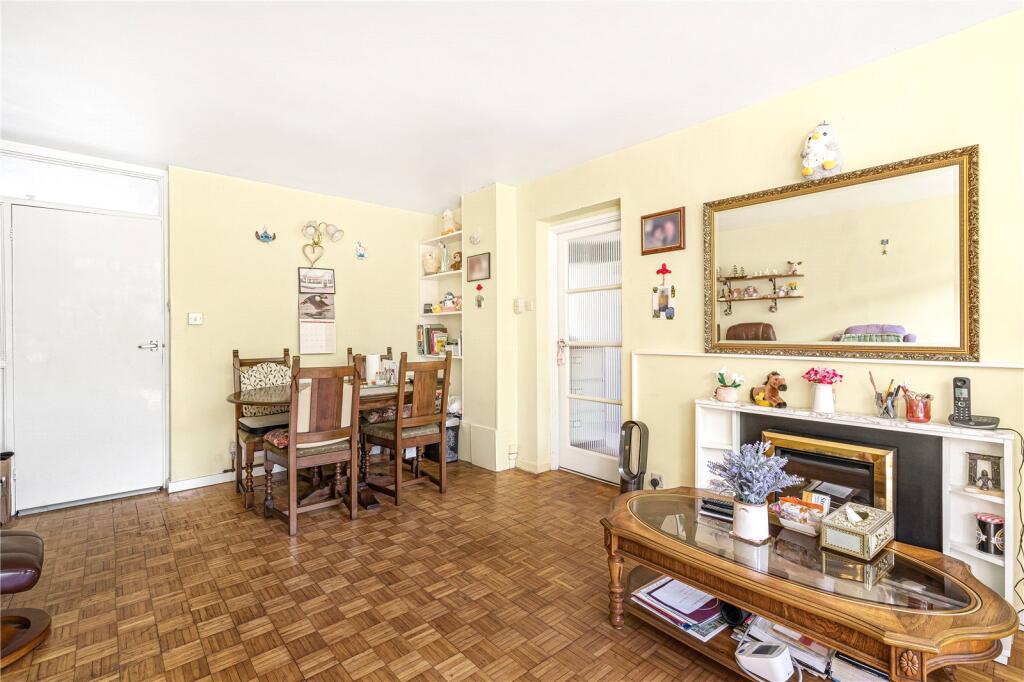 Apartment in Woking, Surrey - View 5