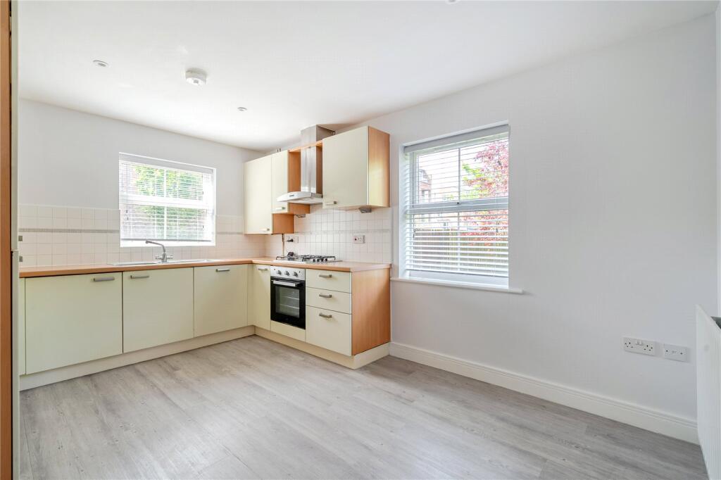 Apartment in Elmbridge, Surrey - View 2