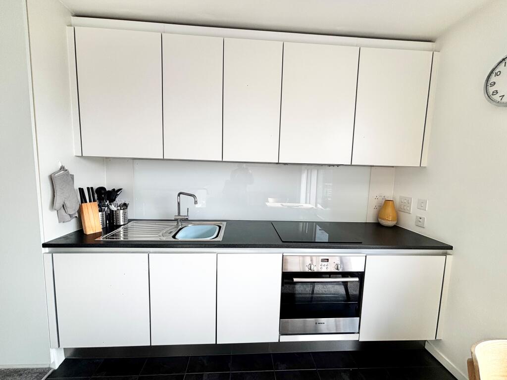 Additional image 3 of Cube