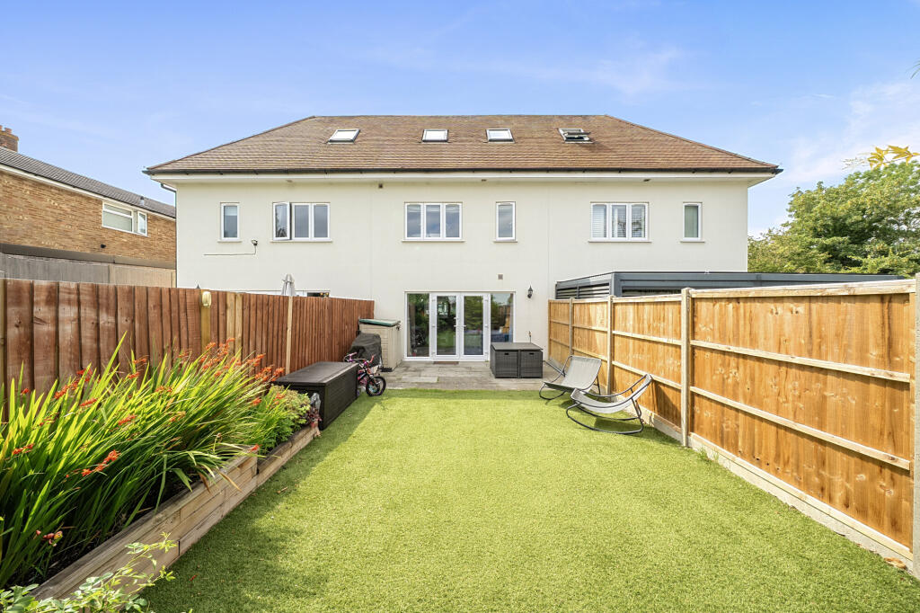 House in Redhill - View 4