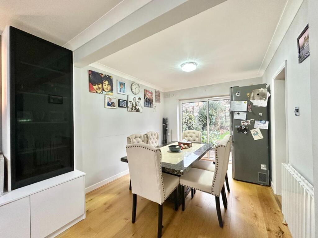 The Furrows, Harefield, UB9 photo 2