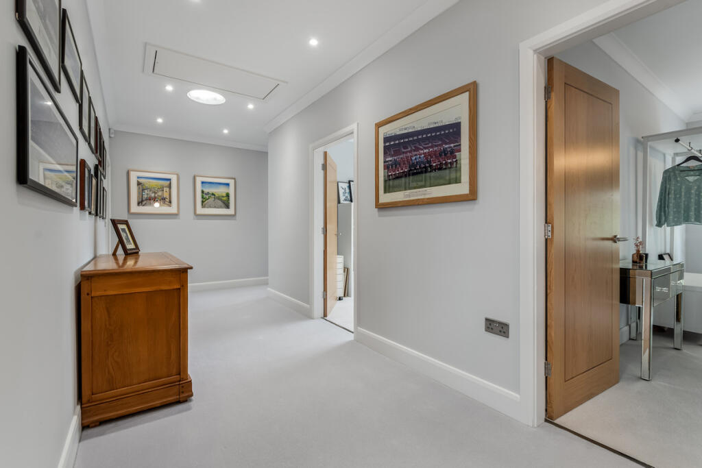 Main image of property: Main Street, Newark, NG23