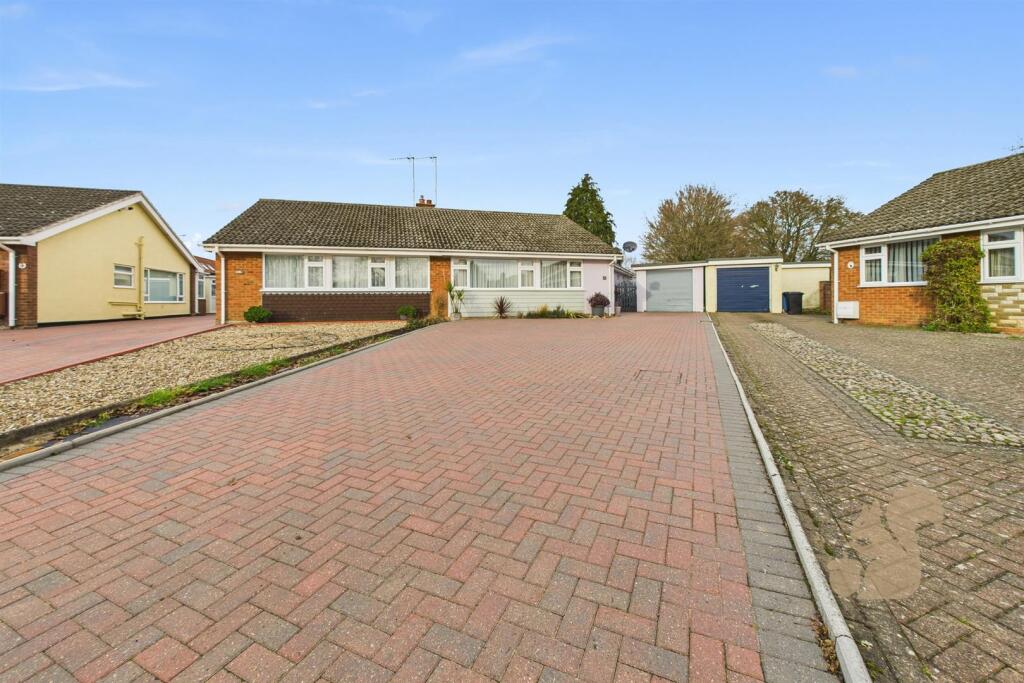 2-bed semi-detached on Gipping Way, Sproughton, £325,000