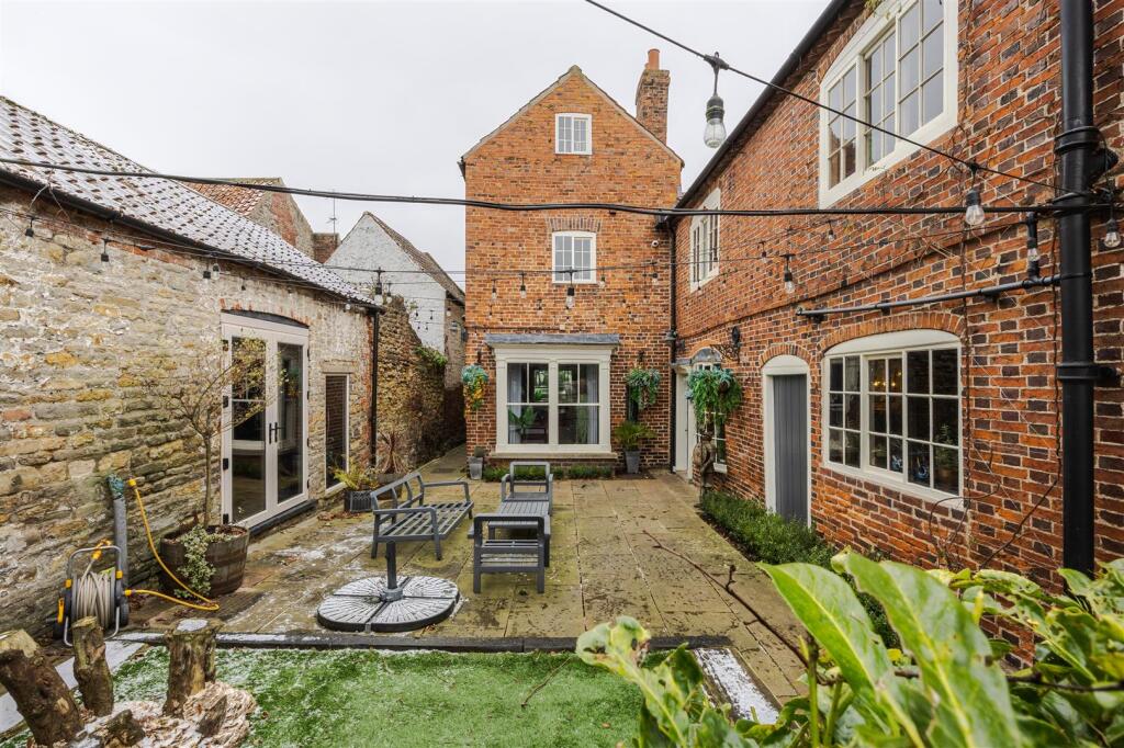 5-bed house on High Street, Kirton Lindsey, £575,000