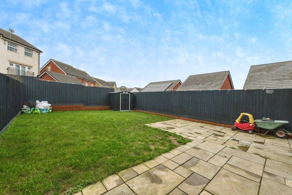 Covert Close, Axminster photo 2