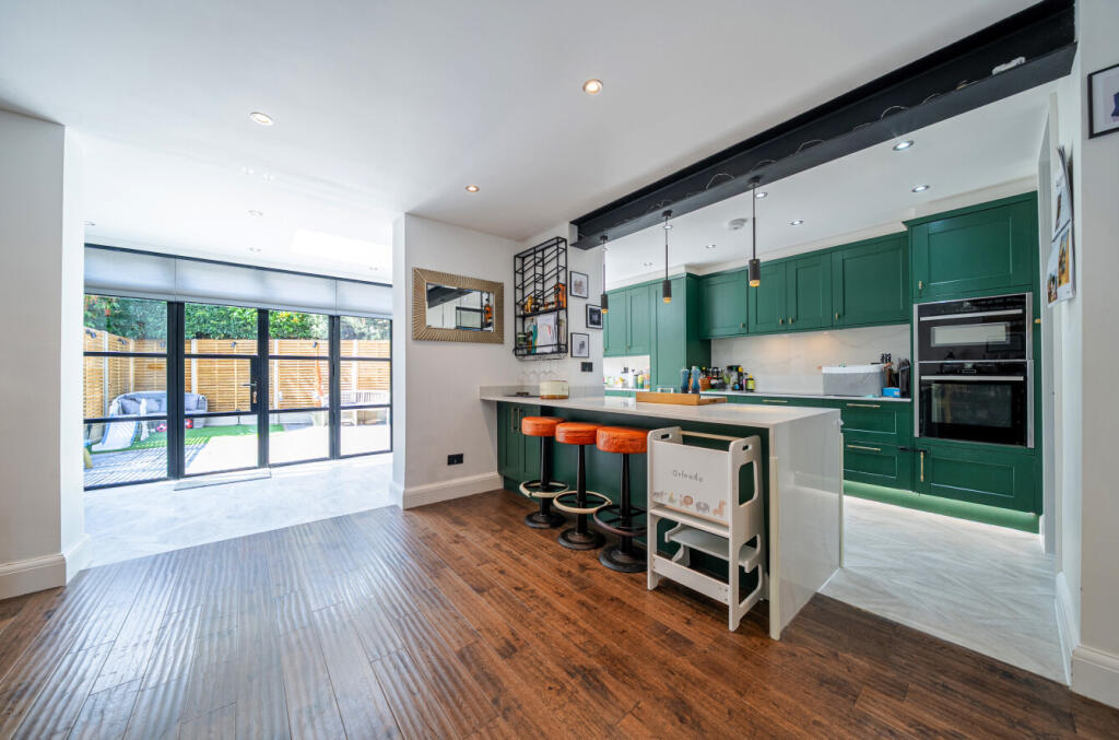 House in Bromley - View 4