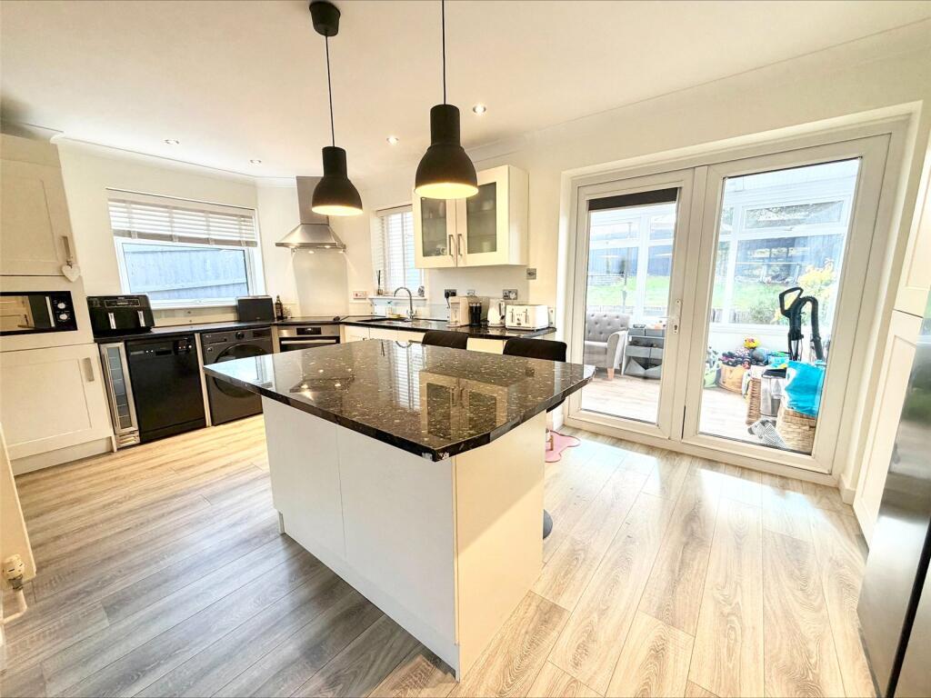 House in Swindon, Kingshill, Okus - View 4