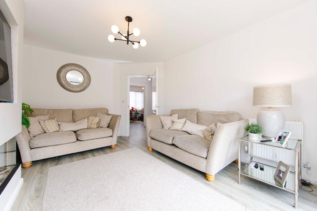 House in Maesycwmmer, Caerphilly - More