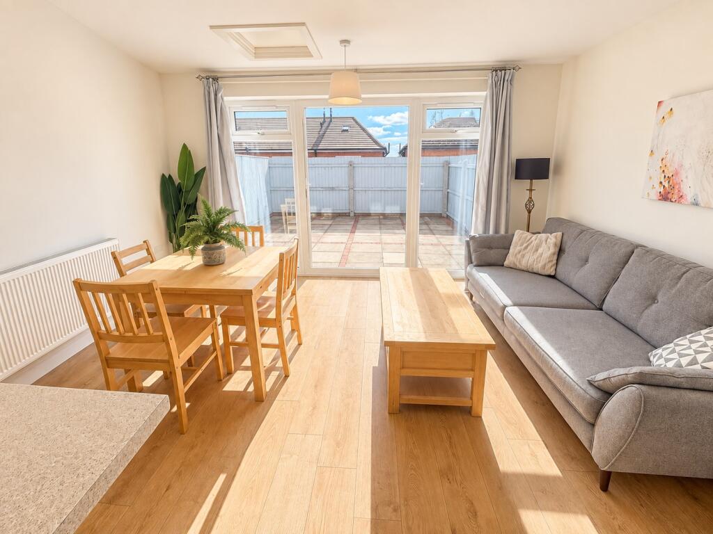 House in Lincoln - View 4