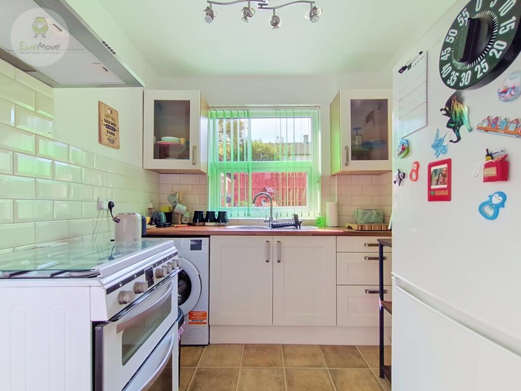 House in Kirklees, Scholes - More