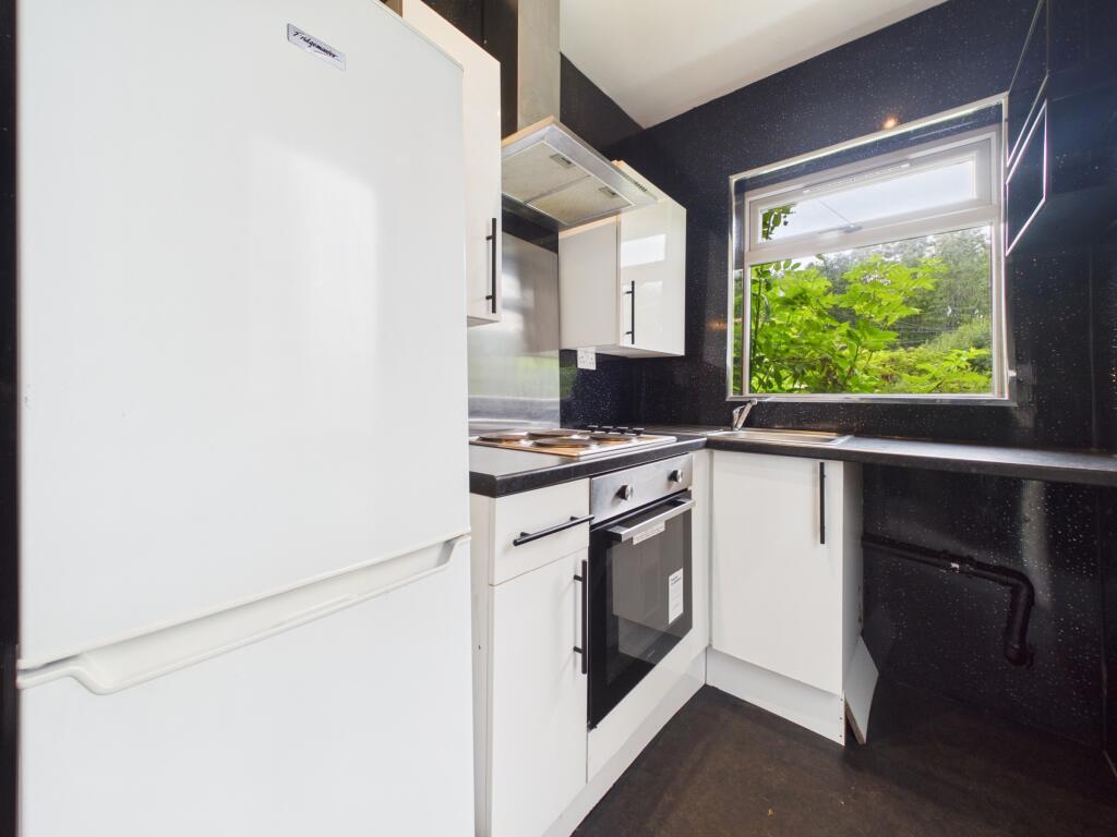Apartment in Holytown, Wester Holytown - View 5