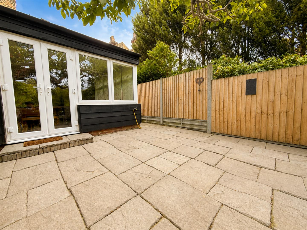 House in Stanford-le-Hope, Essex - View 2