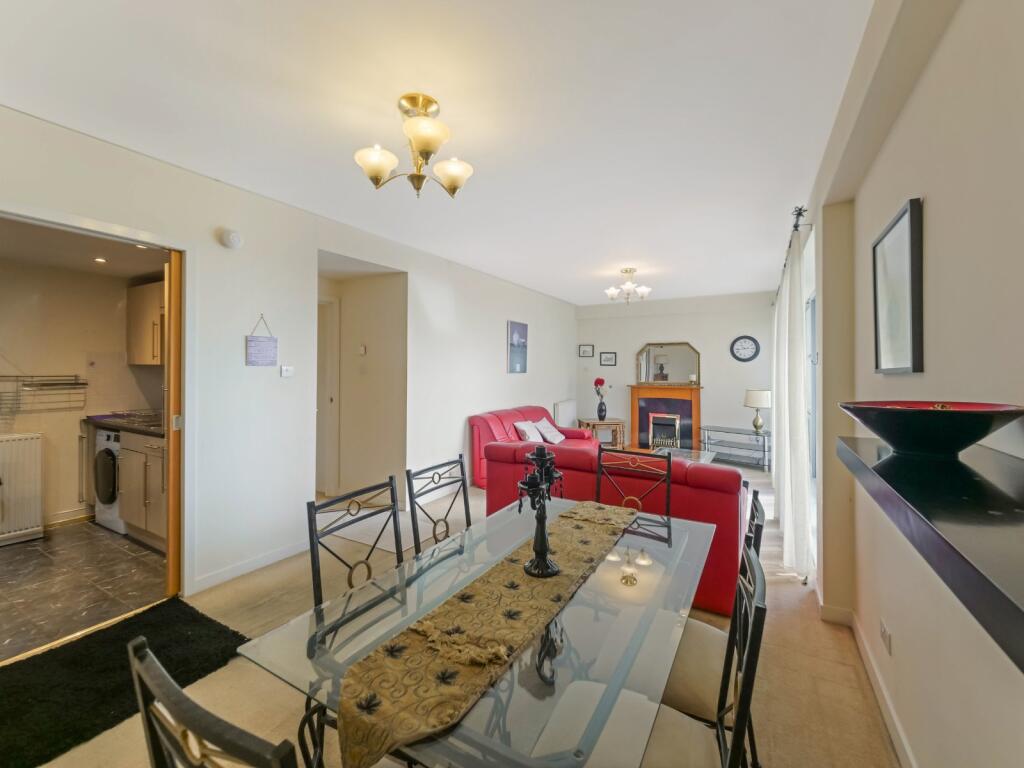 Apartment in Paisley, Renfrewshire - View 4