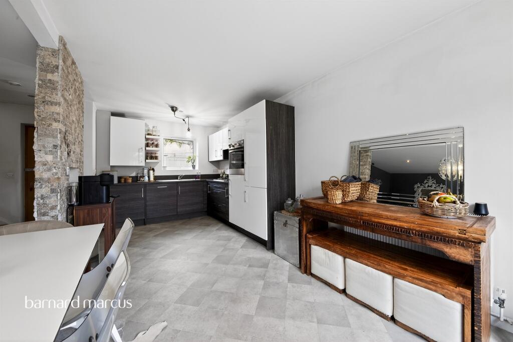 House in London, Oakleigh Park, Whetstone - View 3