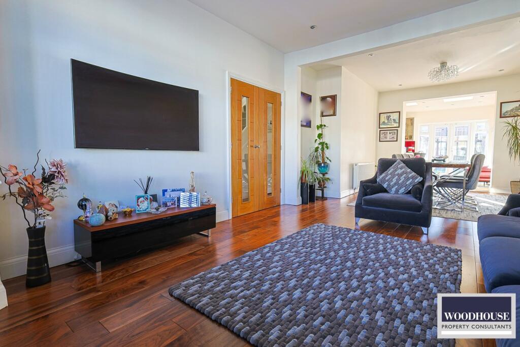 Dorchester Avenue, London, N13 photo 2