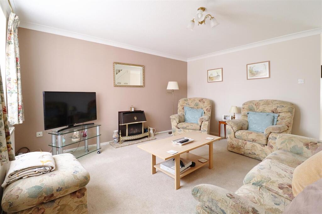 Elmbourne Drive, Belvedere photo 3