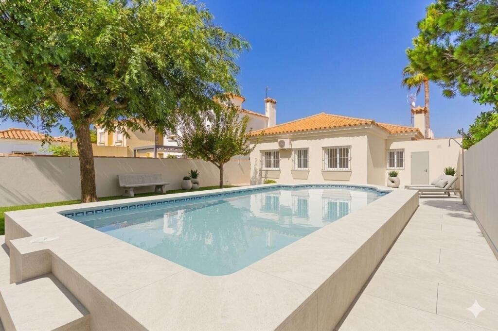 Main image of property: Andalucia, Cádiz, Chiclana de la Frontera