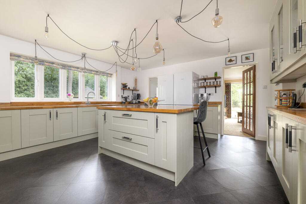Burntstump Hill, Nottingham, NG5 - More