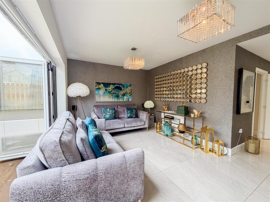 House in Kilmarnock, East Ayrshire - More
