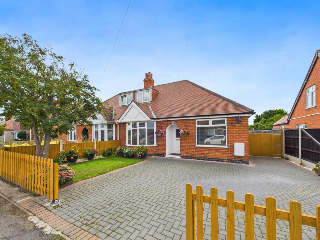 3-bed bungalow on Wellington Road, Mablethorpe, £260,000
