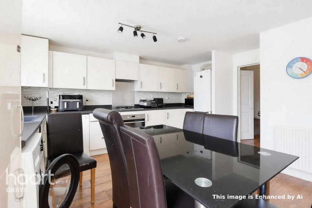 House in Romford - More