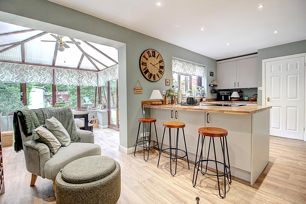 House in Basingstoke and Deane, Hatch Warren - View 2