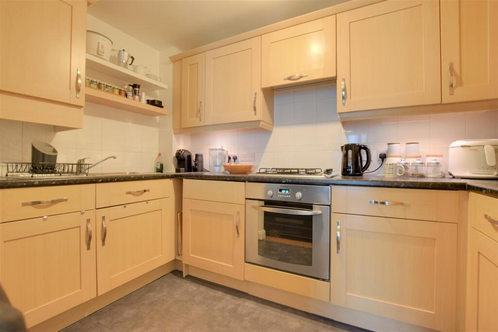Apartment in Watford, Holywell Estate - View 5