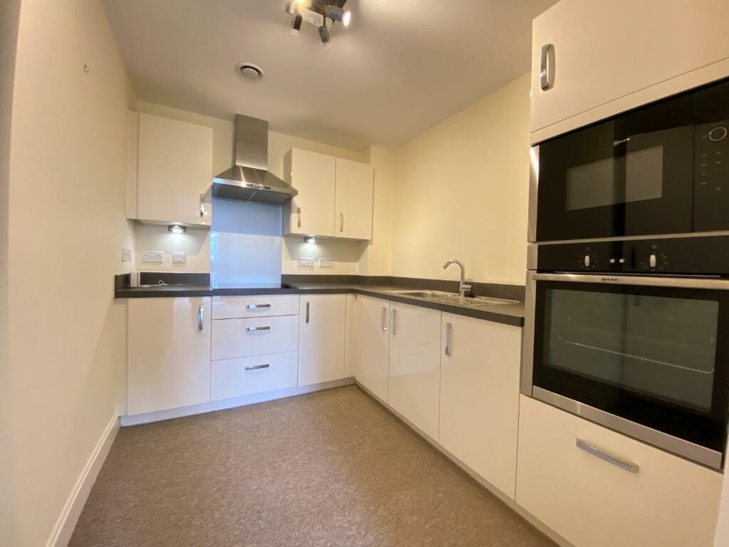 Springfield Close, Stratford-upon-Avon photo 3