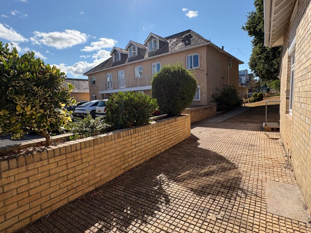 Apartment in Torquay - More
