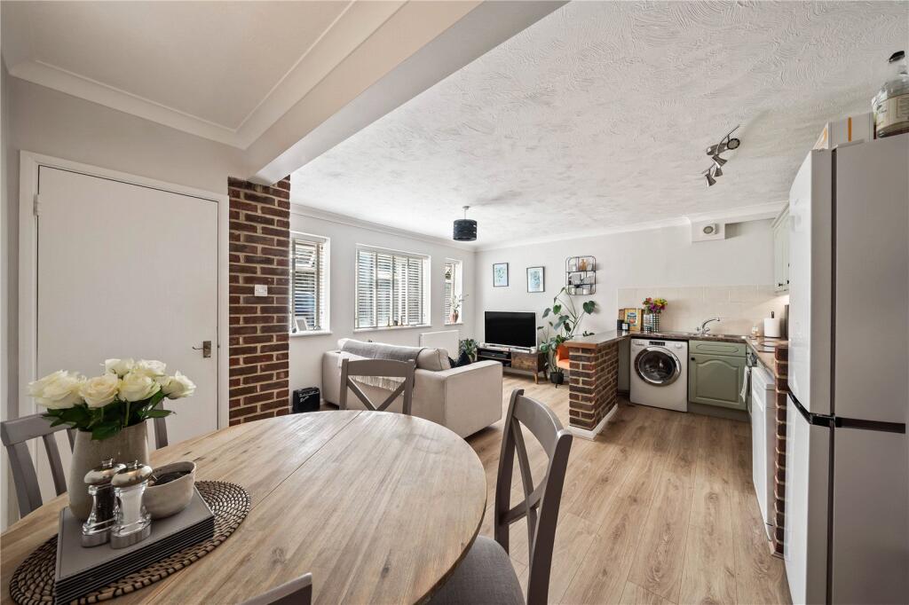 Apartment in Sutton - View 3