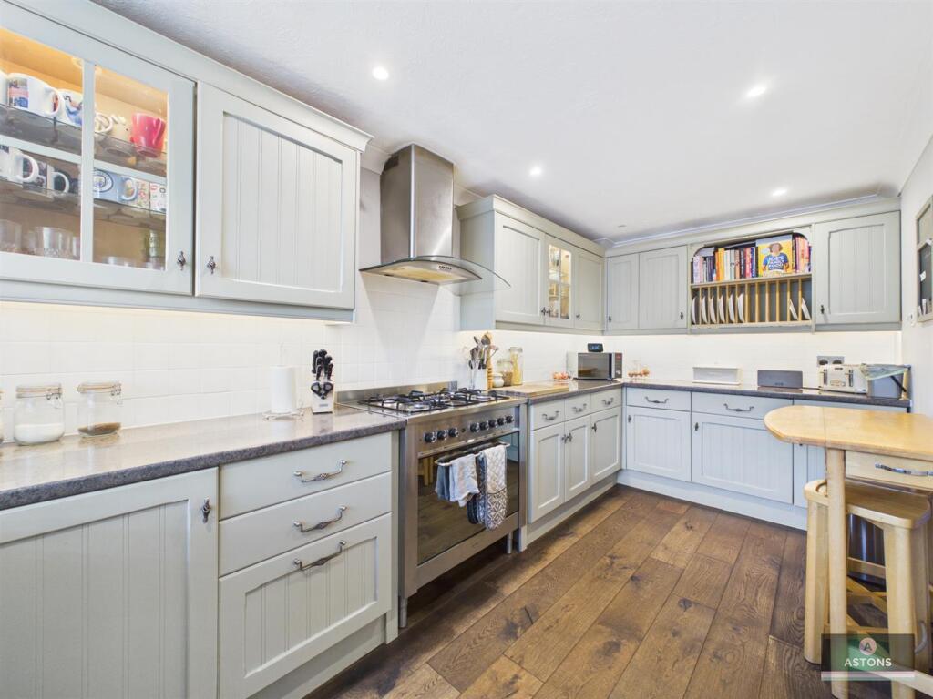 House in Crawley, Maidenbower, Worth - More