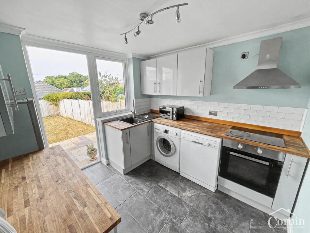 Burcombe Road, Bournemouth, BH10 5 photo 4