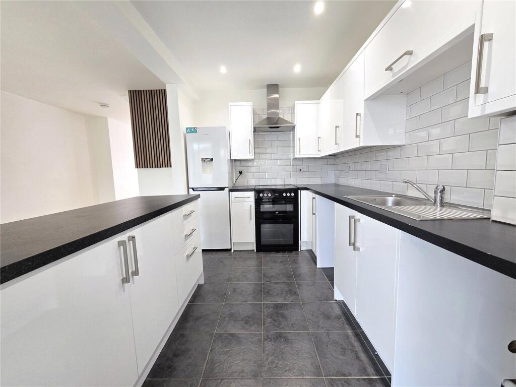 3-bed terraced on Cornec Chase, Leigh-on-Sea, Essex, SS9, £350,000