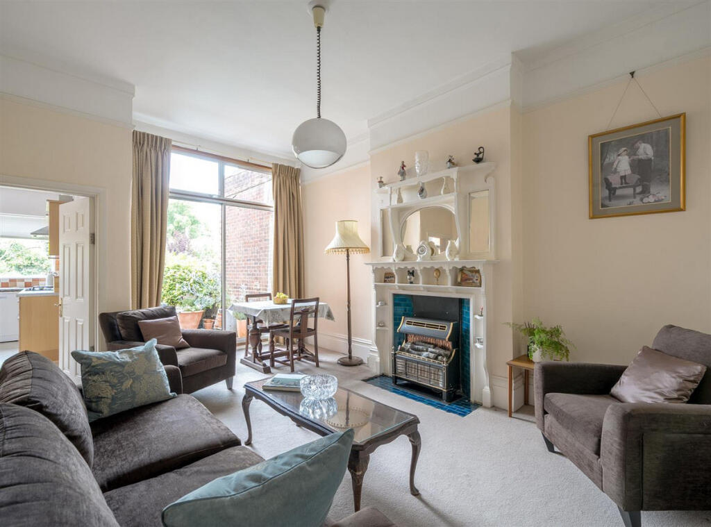 House in London, Brondesbury Park, Brondesbury - View 3