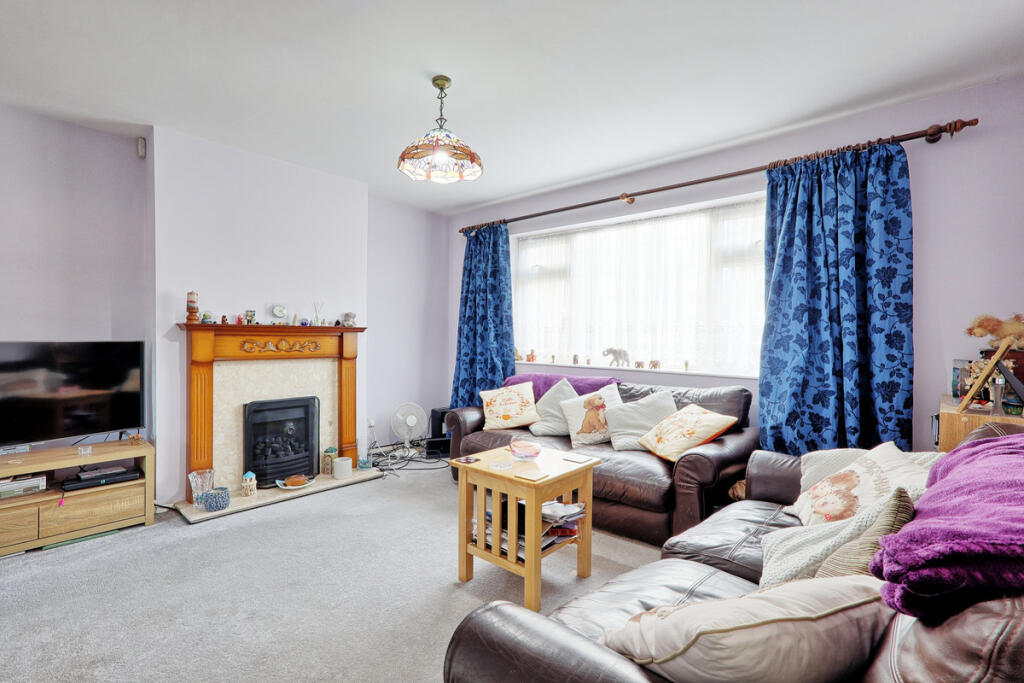 Elliott Gardens, Romford, RM3 photo 4