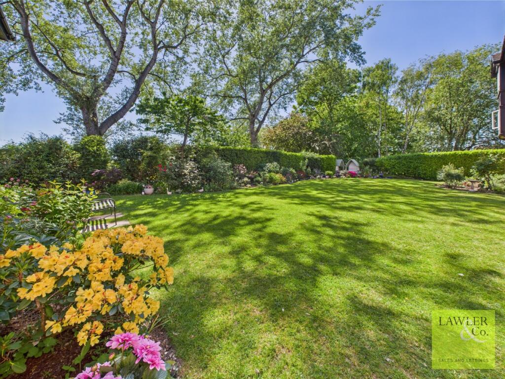 Cedarwood, Legh Close, Poynton, Stockport, Cheshire, SK12 1JW photo 2