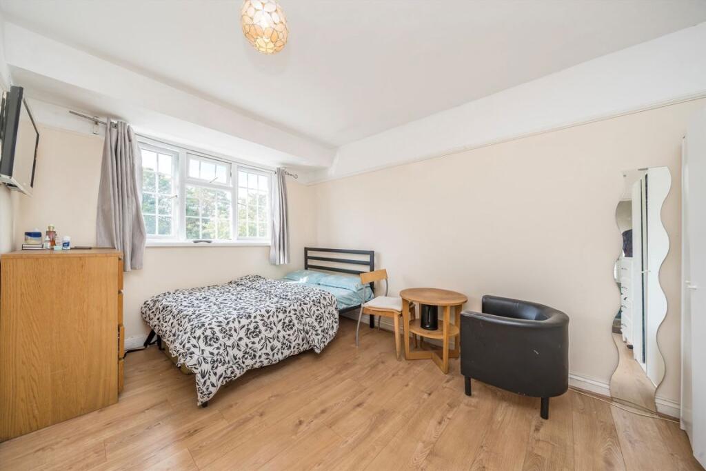 House in London - View 5