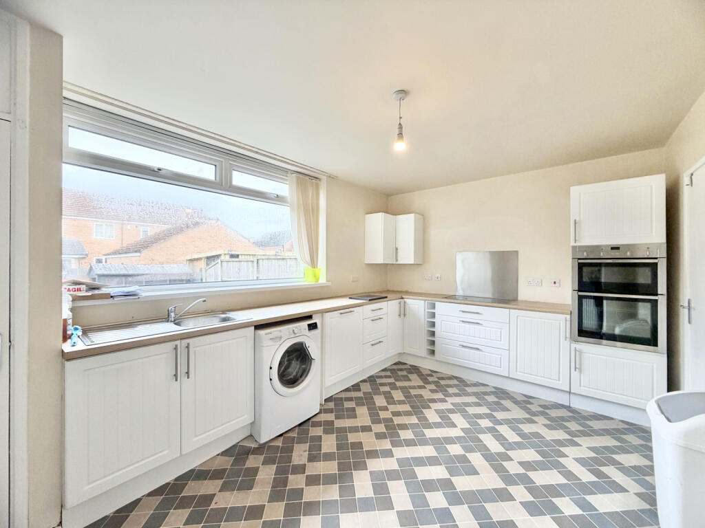 Whinmoor Way, Swarcliffe, West Yorkshire, LS14 photo 2