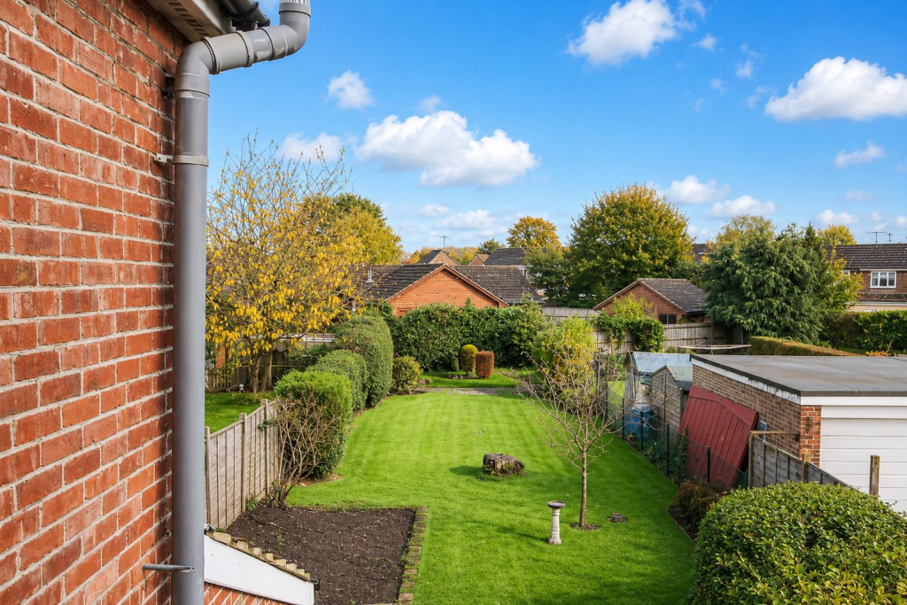 House in Surrey Heath, Mytchett - View 5
