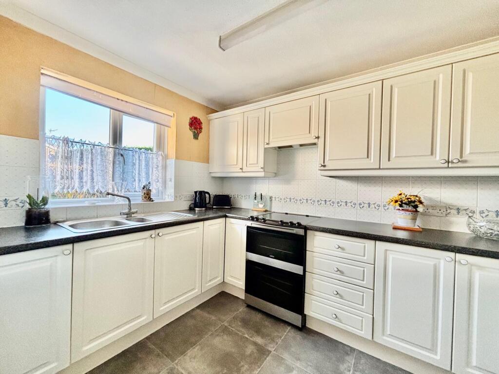 Merryfield Drive, Selsey photo 3