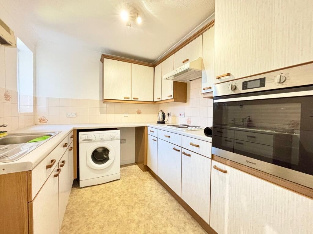Marvels Lane, London, SE12 photo 3