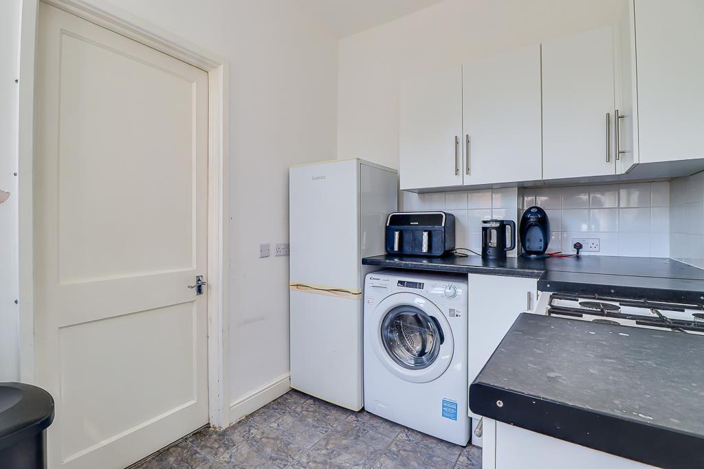 Apartment in Southend-on-Sea, Essex - View 4