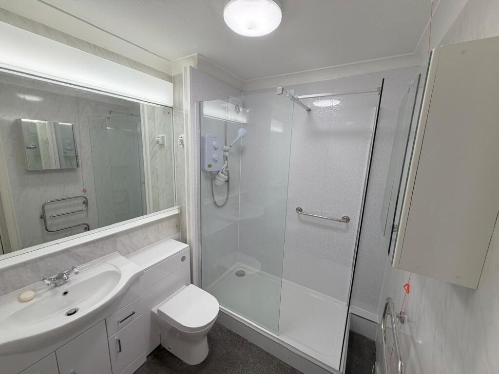 Apartment in Sefton, Birkdale - More
