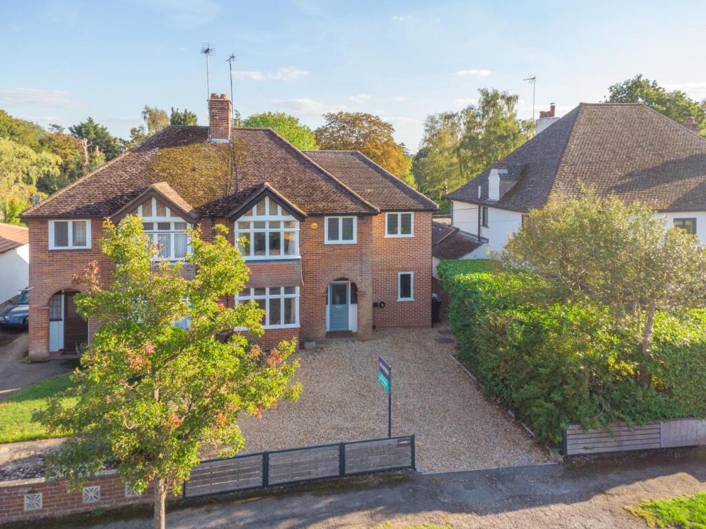 4-bed semi-detached on Hillside Road, Leighton Buzzard, £735,000