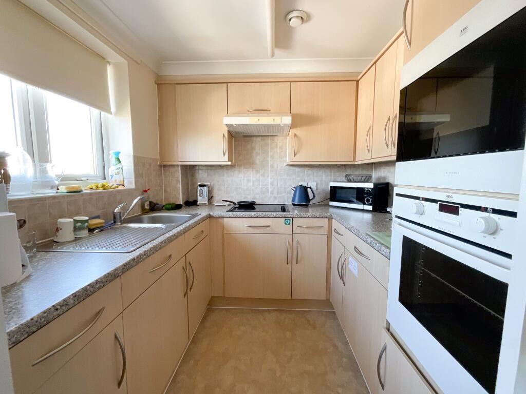 Apartment in Castle Point, Essex - View 4