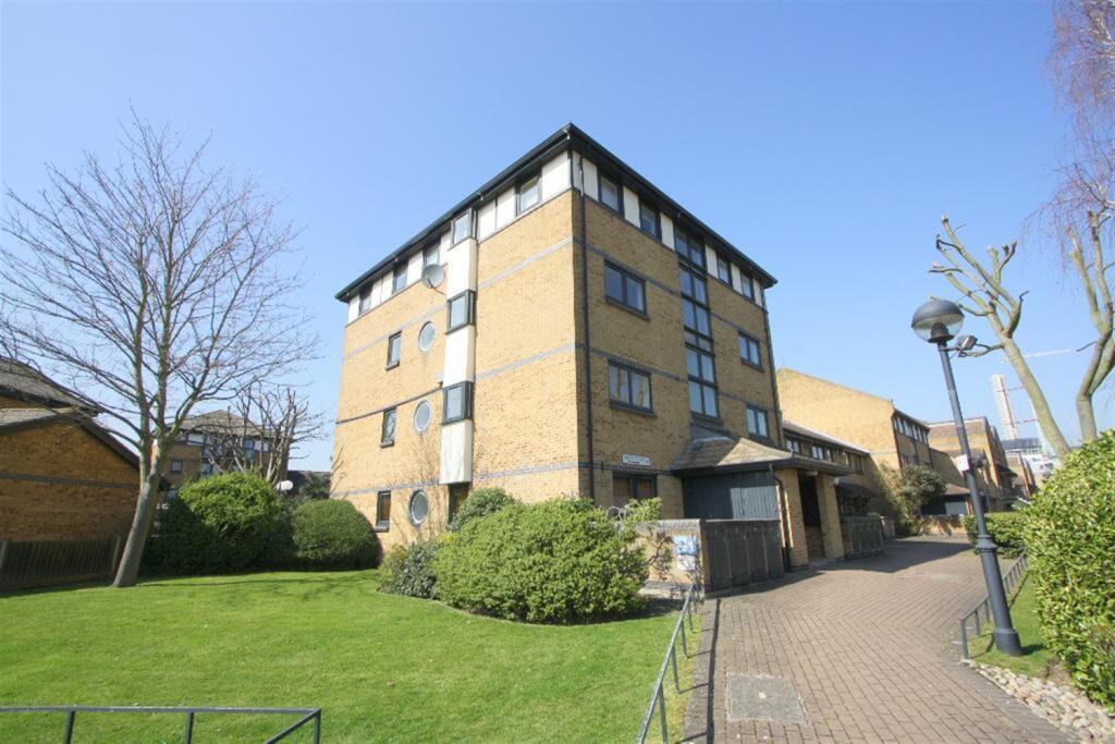 Main image of property: Falcon Way, E14