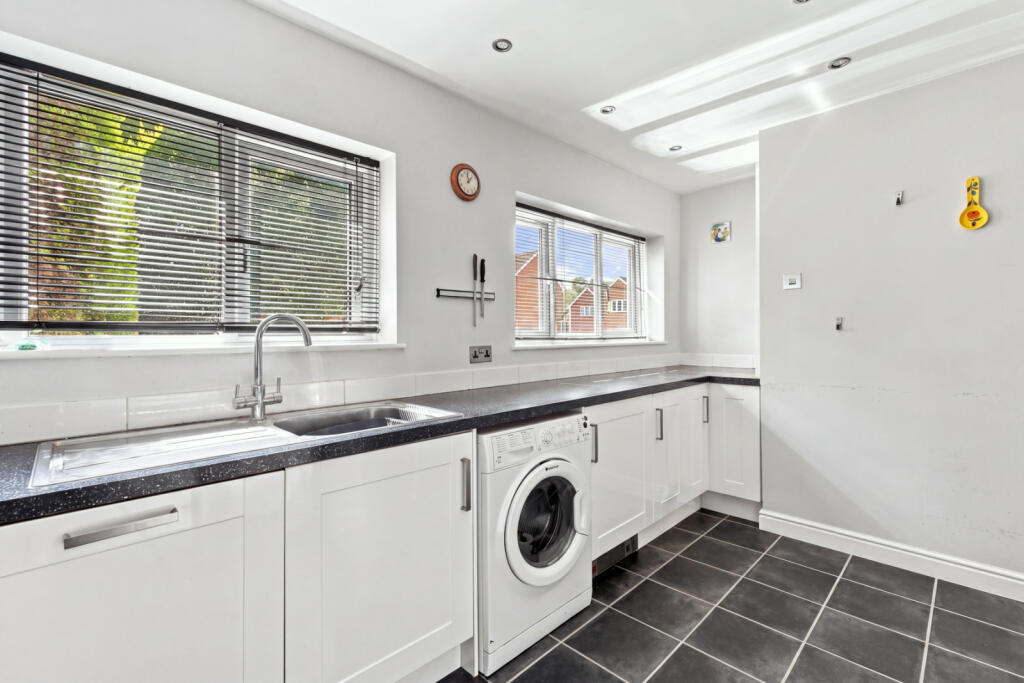 House in East Hertfordshire, Thorley Park, Bishop's Stortford - More