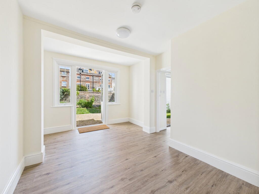 Norfolk Place, Littlehampton, BN17 photo 3