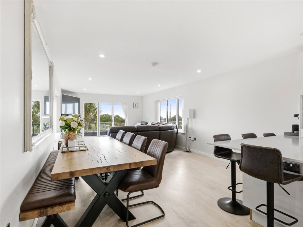 House in Poole, Lytchett Matravers - More