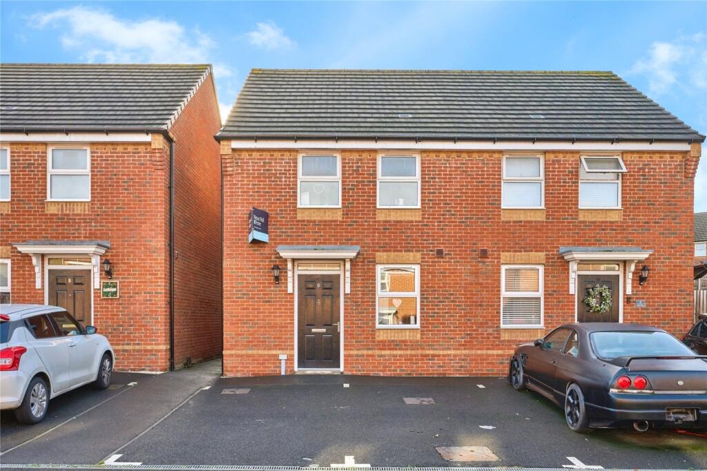 3-bed semi-detached on 29 RED FOX SQUARE, £250,000